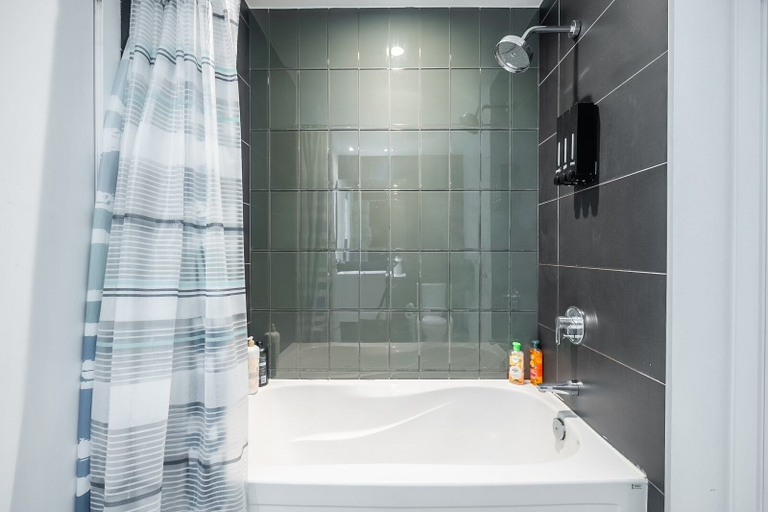 Bathroom, Forma serviced suites, Toronto