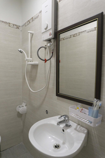 Bathroom, Chamisland Hanhly homestay, Da Nang