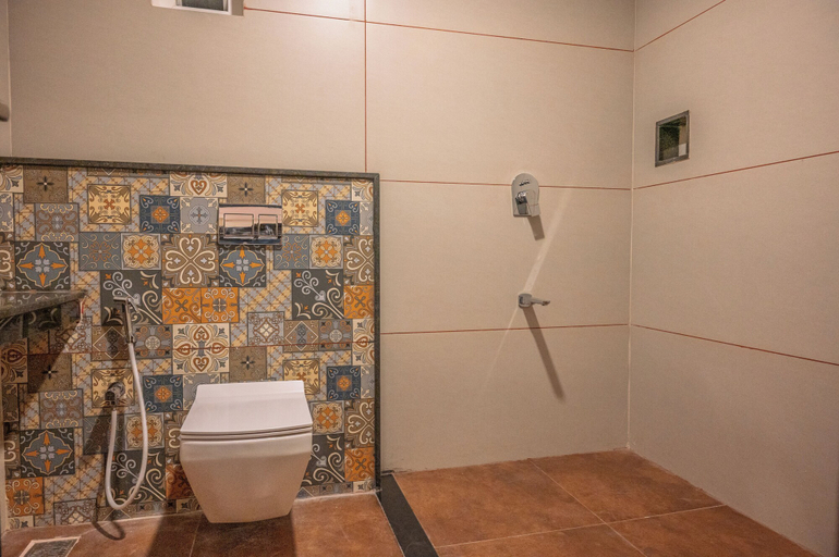 Bathroom 2, HOTEL TAMIZH GRAND, Viluppuram