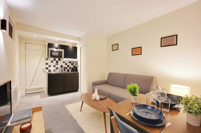 Living area 2, Charming Apartment - 1br- 4P- Arts et Metiers, Paris