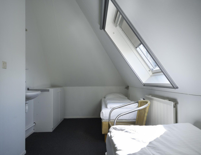 Room 3, Bungalow Near Alde Feanen Site, Tytsjerksteradiel
