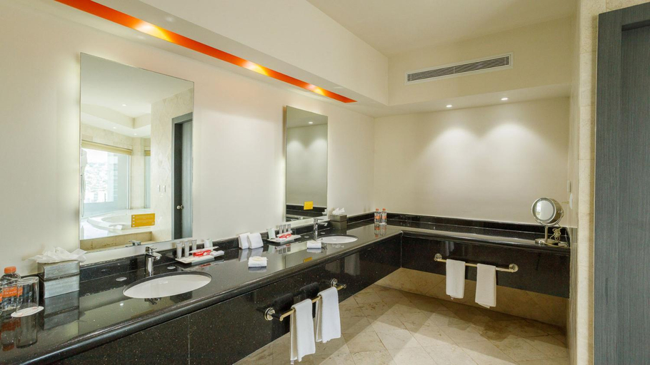 Bathroom 4, Real Inn Tijuana, Tijuana