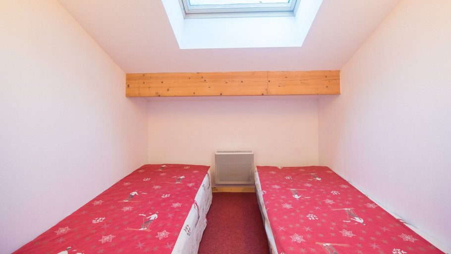 Room 2, Apartment in Orcieres With Heated Pool, Hautes-Alpes