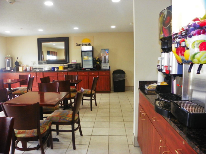 Food & Drinks 5, Royalton Inn & Suites Upper Sandusky, Wyandot