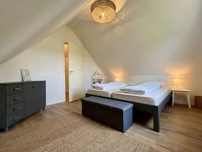 Room 2, Luxurious Villa Close to Forest, Beach & sea, Zijpe