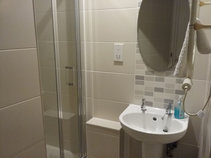 Bathroom 3, The Prince Consort, Hampshire