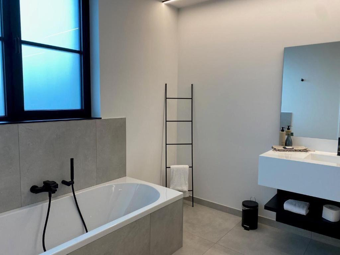 Bathroom 3, Factory Hotel, Oost-Vlaanderen