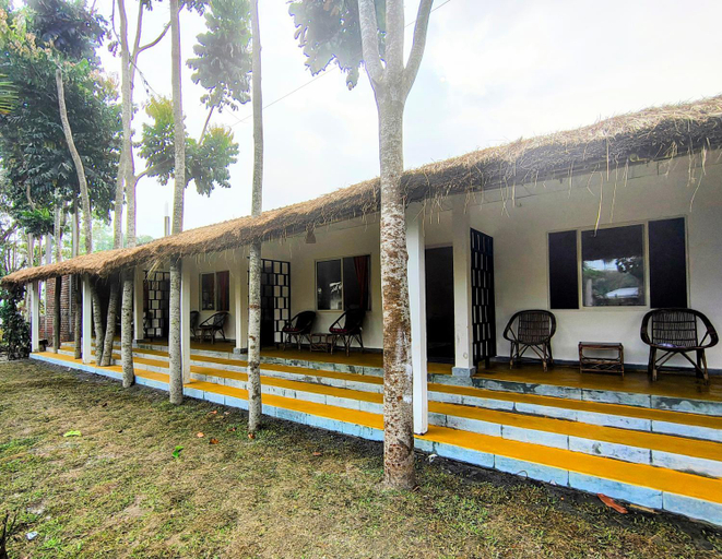 Exterior & Views