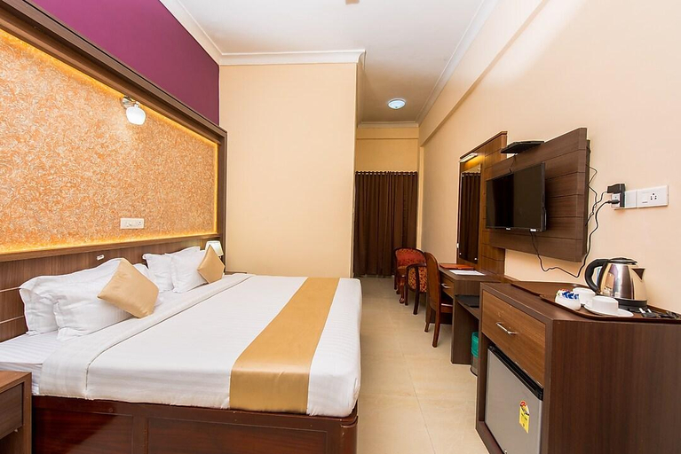 Bedroom 2, Kallada Golden Hotel, Thrissur