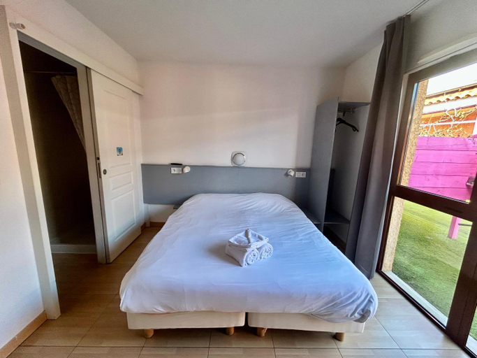 Others 4, Hotel Acajou, Pyrénées-Orientales