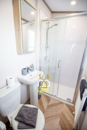 Bathroom 3, Grantown Get Away - SJA Stays - Modern 2 Bed Static, Highland