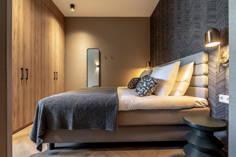 Room 5, Spacious Apartment Retreat, Delft