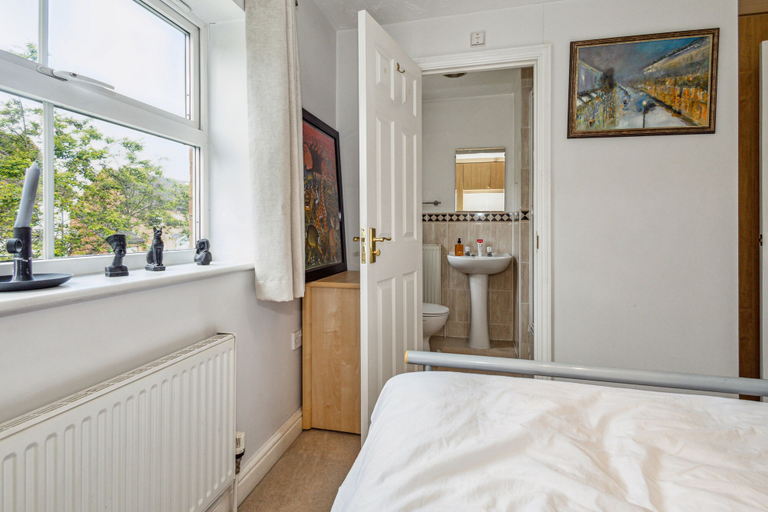 Room 3, Urban Oasis - Modern 2B/2B Retreat Near Nature, Essex