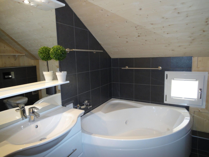 Bathroom 5, Chalet With E-charging Station, Murau