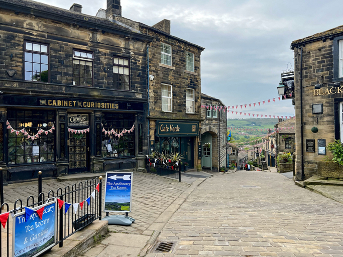 Street view 4, Charming 1880S 2Bd Haworth Home, Bradford