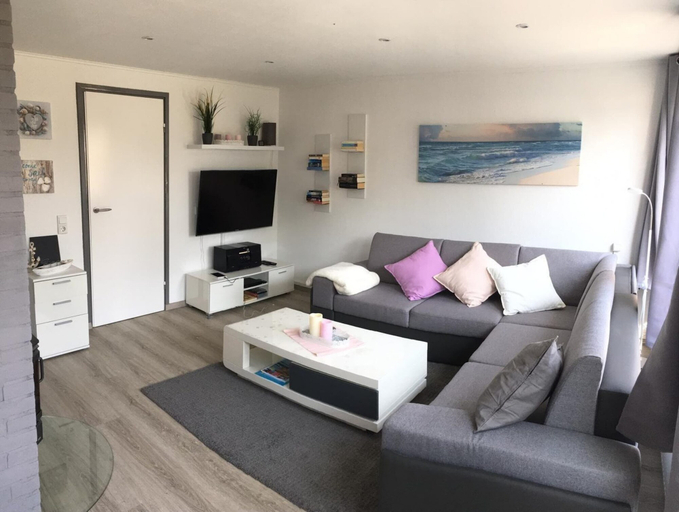 Living room 2, Nice Bungalow for Family Vacation, Zijpe