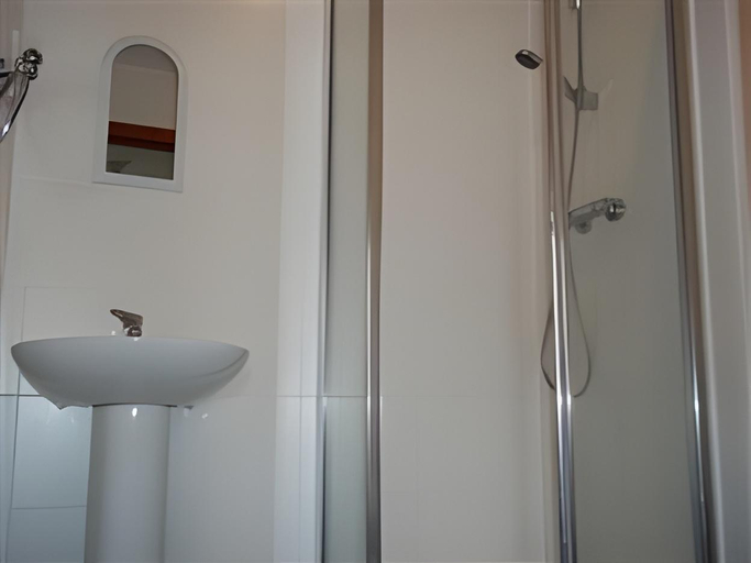 Bathroom, Boreland Lodge Hotel, Fife