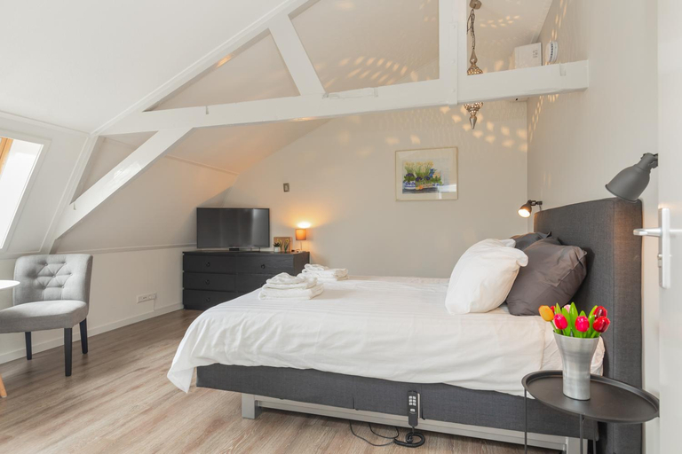 Others 5, B&B Blossom, Lisse