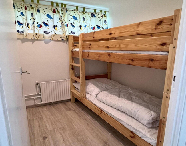 Room 4, Pet-friendly Bungalow Near Beach, Zijpe