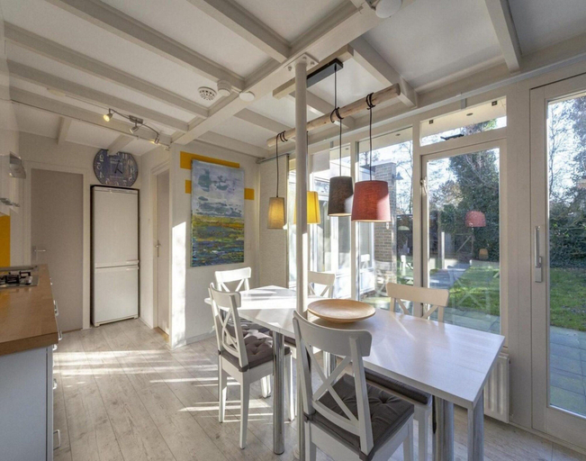 Dining 5, Beautiful, Modernly Furnished Bungalow at Walking Distance From the Beach, Zijpe