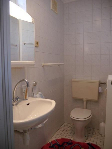 Bathroom 2, Quiet Holiday Home Near Beach, Zijpe