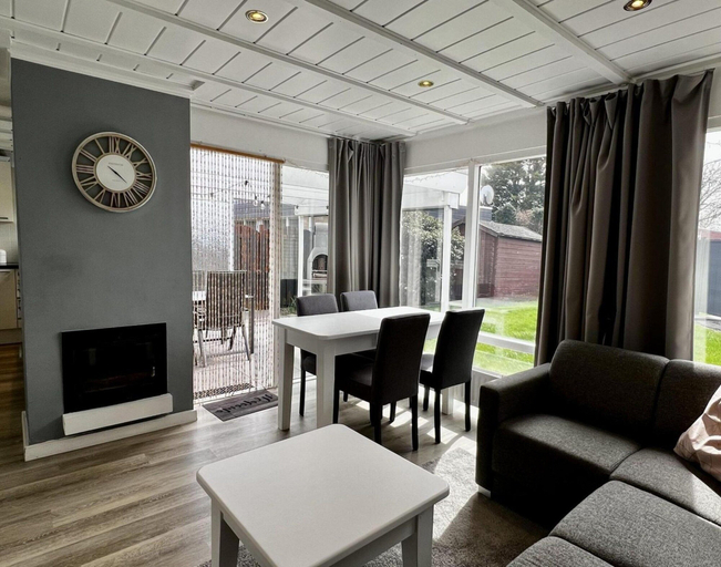 Bathroom, Beautiful Bungalow in North Holland, Zijpe