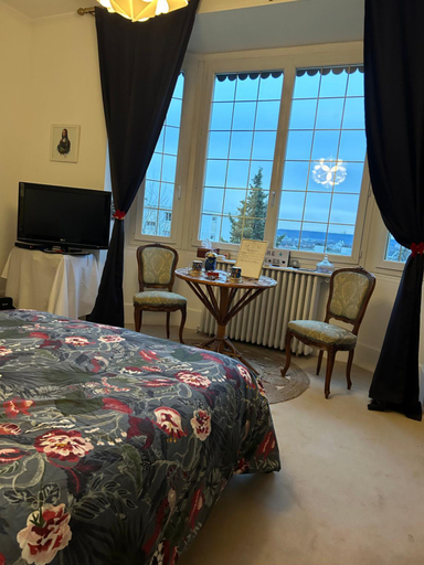 Bedroom 2, Monopolis, Val-d'Oise