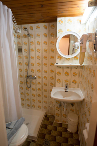 Bathroom 4, International, South Aegean
