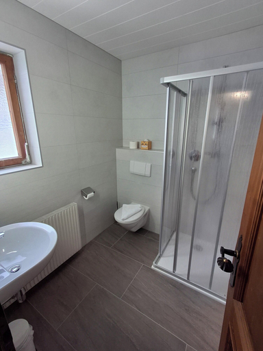 Bathroom 3, Pension Razil, Landeck