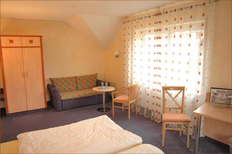 Bedroom 4, Gasthaus Gruner Baum, Main-Tauber-Kreis