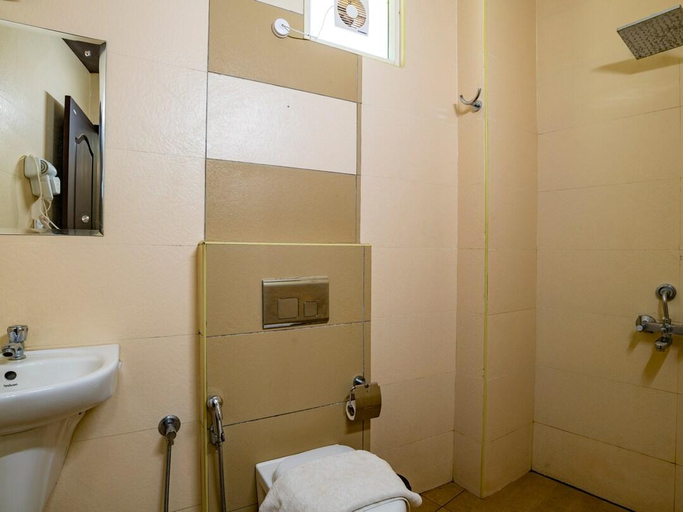 Bathroom 5, Gems9 Airport Hotel, Ernakulam