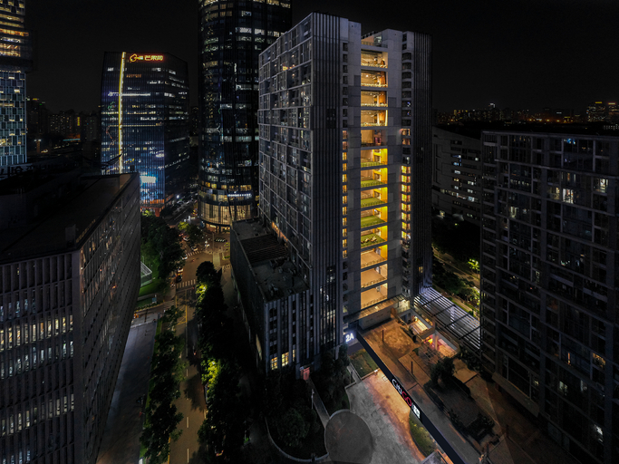 Exterior & Views