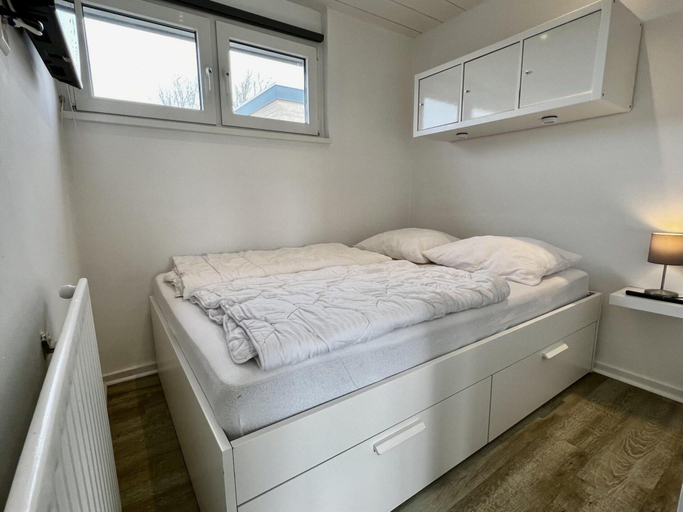 Room 4, Beautiful Bungalow in North Holland, Zijpe