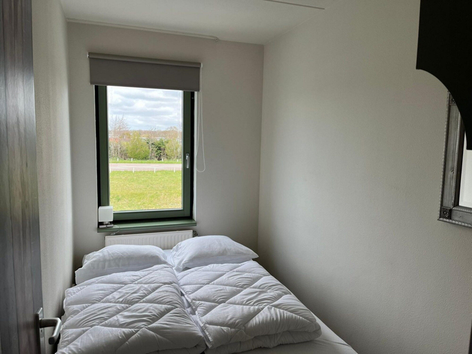 Room 4, Spacious Apartment in Maartenszee Dune, Zijpe
