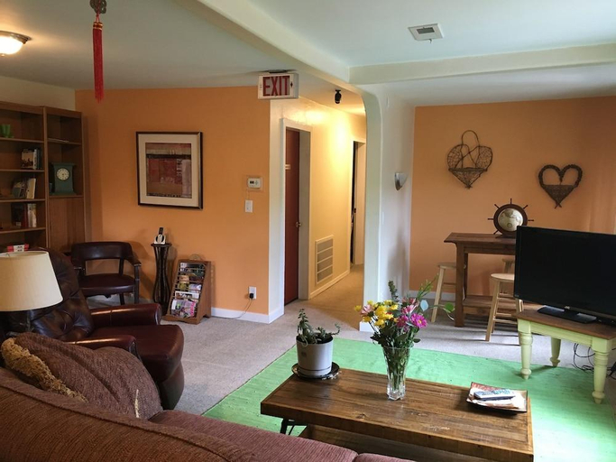 Others 4, Mancos Inn, Montezuma