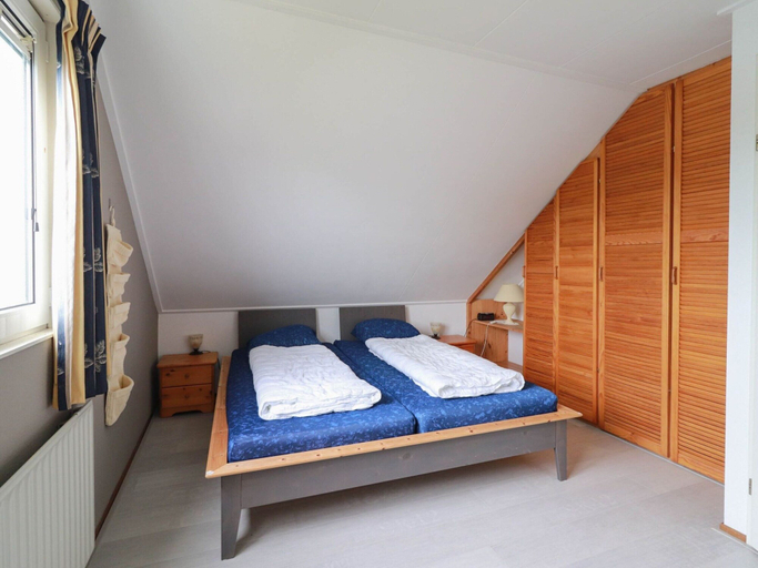 Room 3, Semi-detached Bungalow on Open Water, Wûnseradiel