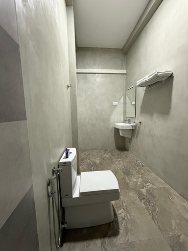 Bathroom 2, CHERN MATARA Guest House, Matara Four Gravets
