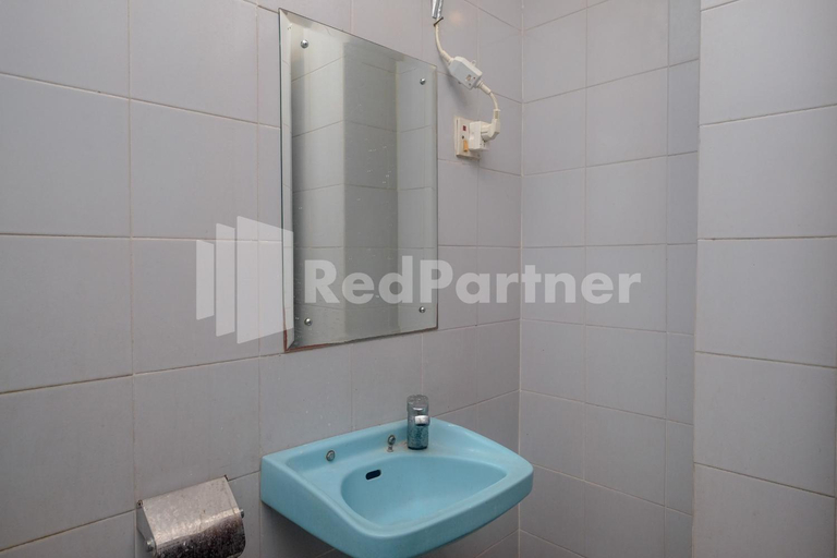 Bathroom 4, OYO 206 Hotel Candra Kirana, Yogyakarta