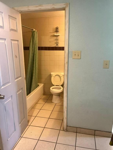 Bathroom 4, Sun Motel, Bexar