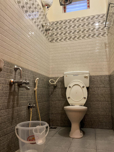 Bathroom 2, Payaringal House, Puducherry