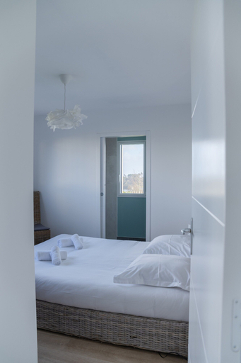 Room 2, Pretty new House With Small sea View, Finistère