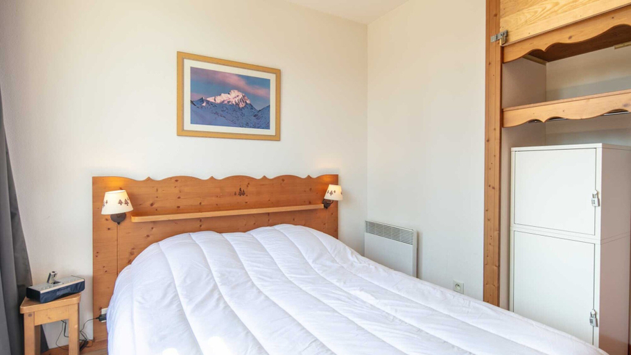 Room 5, Apartment for 6 in Chamrousse, Isère
