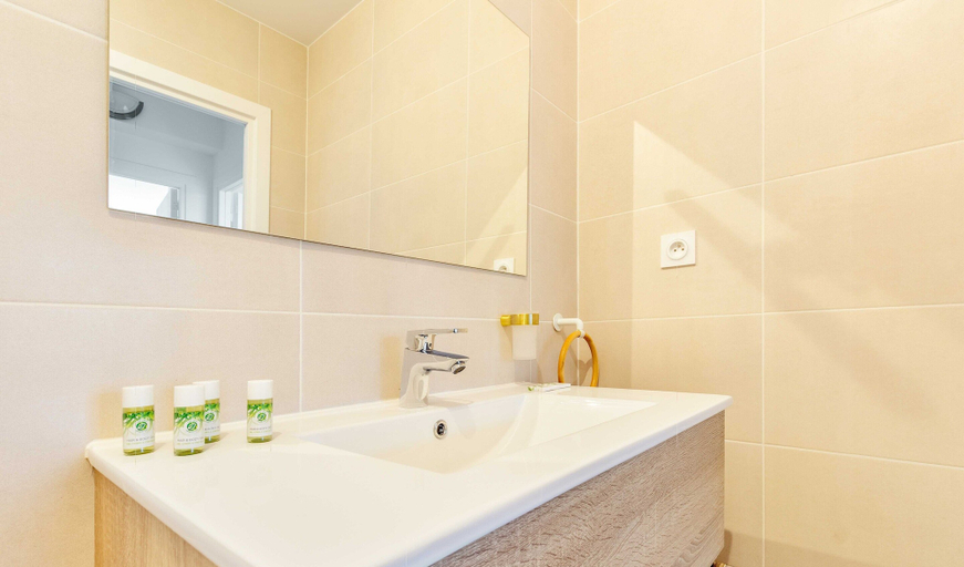 Bathroom 4, Pleasant Apt With Balcony-6p-close to Disney/paris, Val-de-Marne