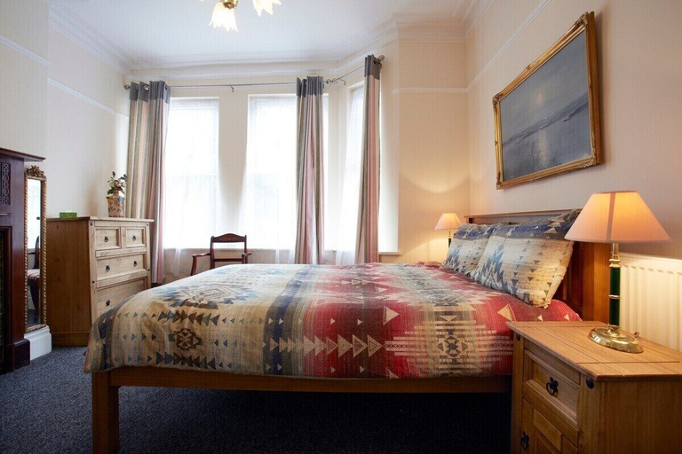 Room 4, Vas's York House, York