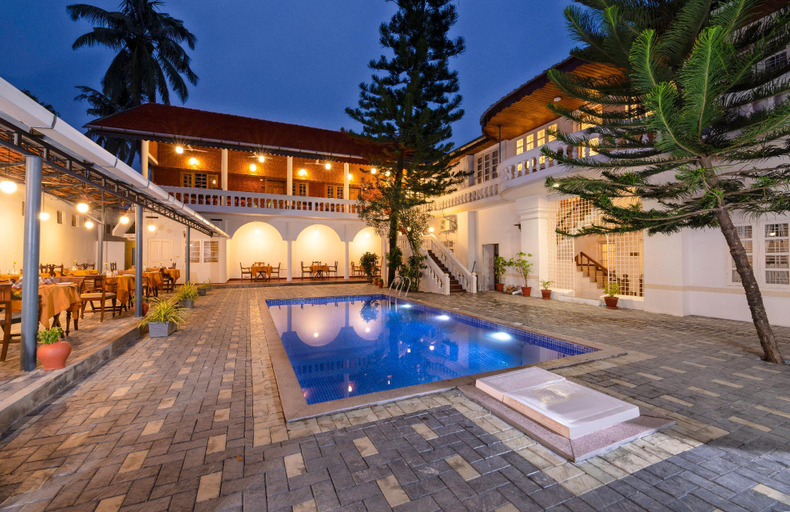 Exterior & Views