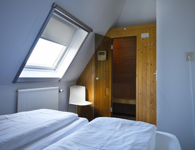 Room 2, Bungalow Near Alde Feanen Site, Tytsjerksteradiel