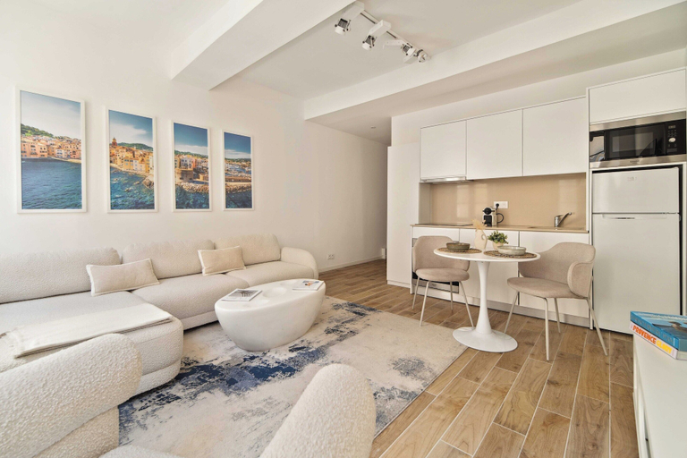 Living area 4, Elegant Appt- AC- 1br/2p - Centre St Tropez, Var
