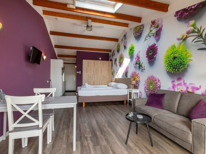 Room 5, Stylish Zeeland Stay BBQ, Veere