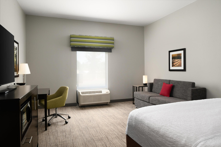 Bedroom 3, Hampton Inn Fairmont, Marion