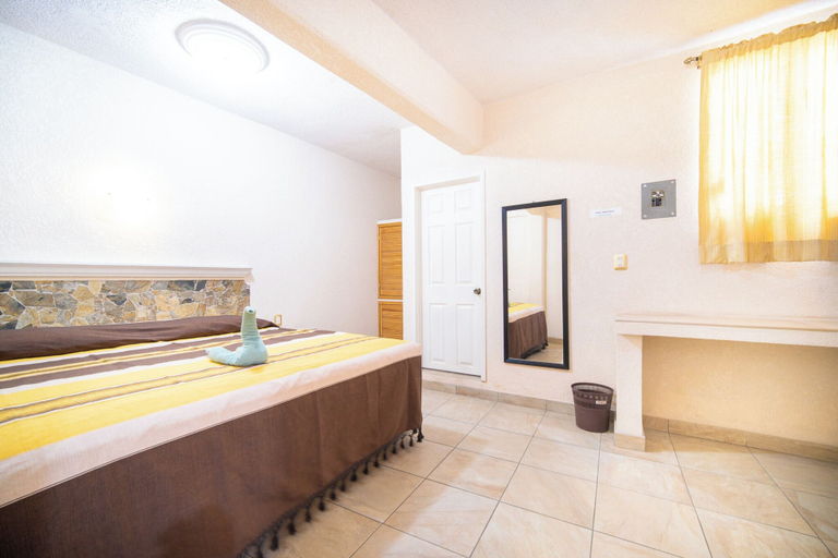 Room 2, HOTEL PENINSULA Salina Cruz, Dist. Tehuantepec